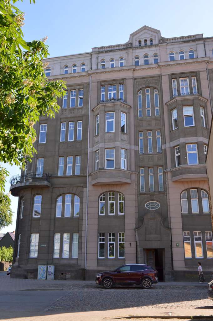 Ēka Baznīcas ielā 18, Liepājā, kuru 1913. gadā uzbūvēja Semjons Kļepiņins